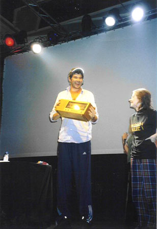 Preistr�ger Wosch freut sich