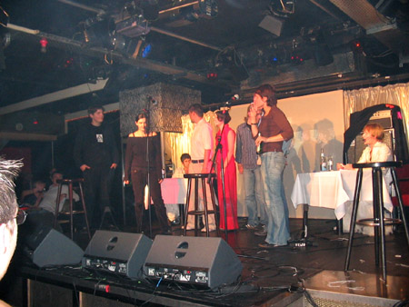 alle k�nstler auf der b�hne..