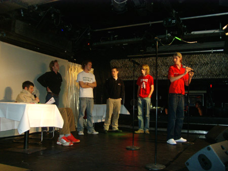 der comedy nachwuchs probt..