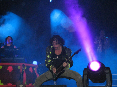 voller einsatz an der stromgitarre