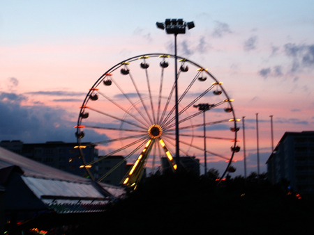 riesenrad im abendlicht