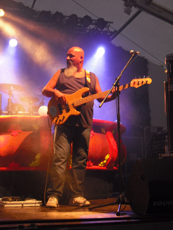 ..schaut etwas verdutzt..