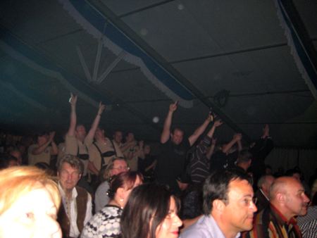 ..immer mehr standen auf, der reinste Aufstand..