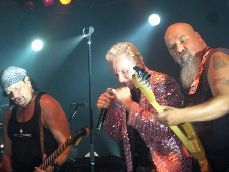 küß die hand schöne frau.. die szene ist bekannt..