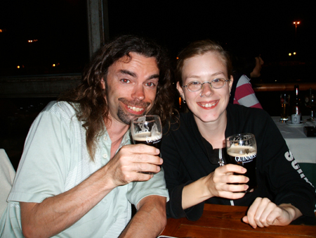 chrissy und springhuhn im pub