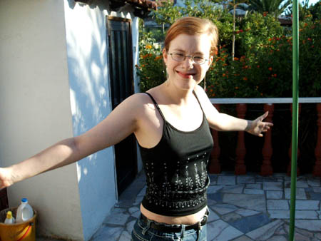 ..chrissy genie�t schonmal den sonnenschein