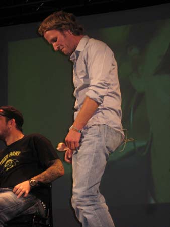 Michi passt auf sein Ei auf