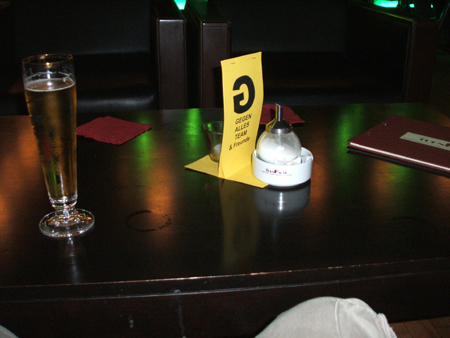 der tisch ist vorbereitet