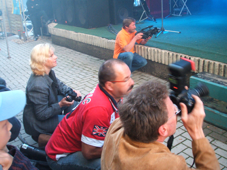 großer aufmarsch an fotografen