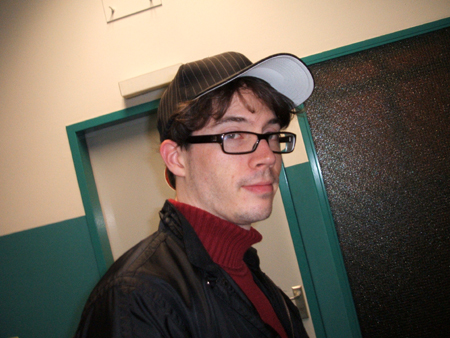 christian in schirmmütze