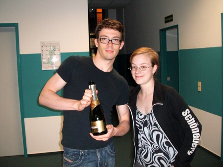 gleich knallen die korken..