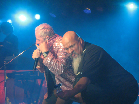 Küß die Hand, schöne Frau..