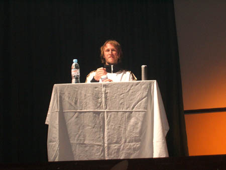 michi schaut noch ernst..