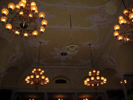 decke mit beleuchtung