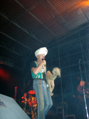 neues requisit: ein kamel aus dem publikum!