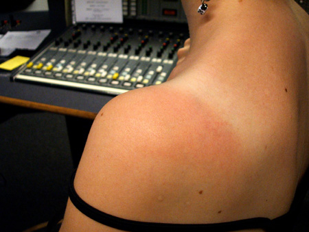 so braungebrannt ist chrissy!