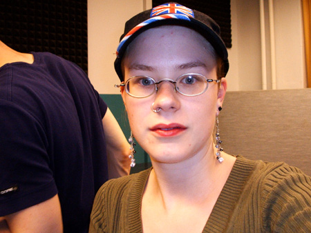 chrissy schaut nach vorn