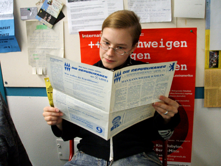 chrissy informiert sich