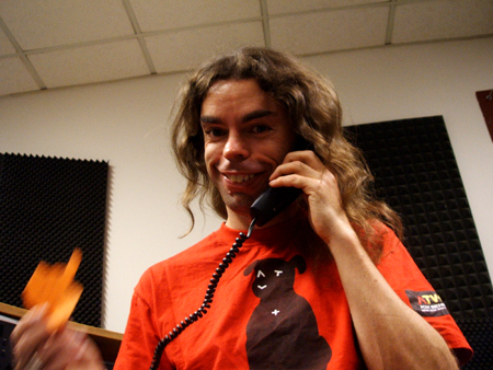 springhuhn telefoniert