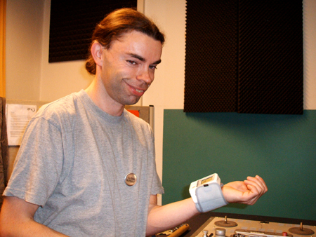 noch lächelt er verschmitzt..