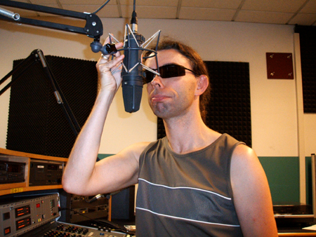 springhuhn mit sonnenbrille..