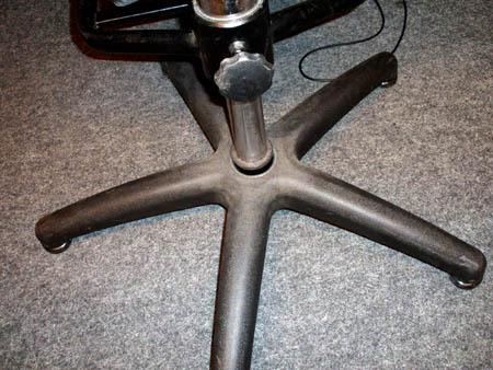 achtung, stuhl kaputt!