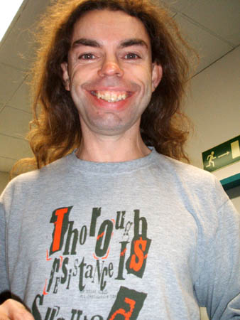 springhuhn freut sich, daß er geboren ist