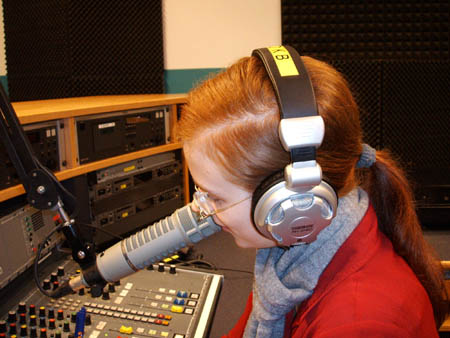 chrissy ganz nah am mikro