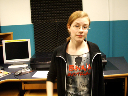 chrissy guckt überrascht