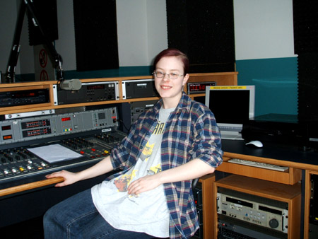 chrissy nimmt ihren platz ein