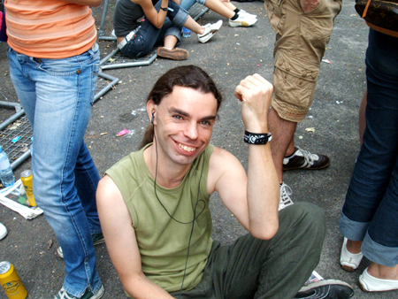 springhuhn freut sich �ber sein b�ndchen